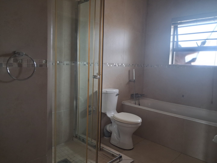 To Let 3 Bedroom Property for Rent in Hillside Free State
